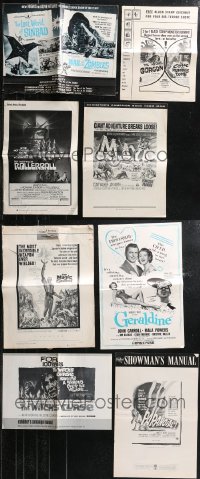 1d0549 LOT OF 20 UNCUT PRESSBOOKS 1950s-1970s advertising for a variety of different movies!