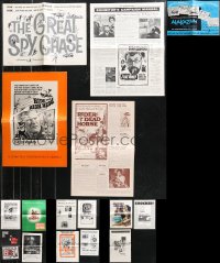 1d0555 LOT OF 16 UNCUT PRESSBOOKS 1960s-1970s advertising for a variety of different movies!