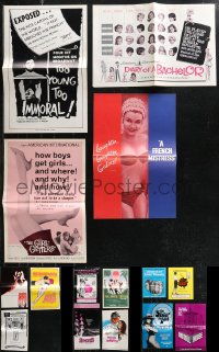 1d0556 LOT OF 15 UNCUT SEXPLOITATION PRESSBOOKS 1960s-1970s great advertising for sexy movies!