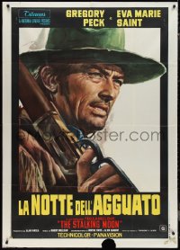 1f2096 STALKING MOON Italian 1p 1968 different close up art of Gregory Peck with rifle by Casaro!
