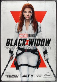 1g0069 BLACK WIDOW DS bus stop 2021 Scarlet Johansson as Natasha Romanoff, Marvel superhero!