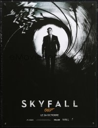 1g0859 SKYFALL teaser French 16x21 2012 Daniel Craig as Bond standing in classic gun barrel!