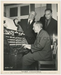 1j1430 BIRDS candid 8.25x10 still 1963 Alfred Hitchcock with trautonium used to create the music!