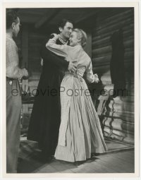 1j1588 YEARLING candid deluxe 8x10.25 still 1946 Jane Wyman dancing with Gregory Peck between scenes!
