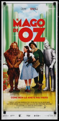 1k0736 WIZARD OF OZ Italian locandina R2016 Judy Garland & co-stars on the Yellow Brick Road!