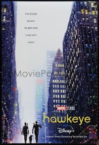 1k0121 HAWKEYE DS tv poster 2021 Jeremy Renner in the title role, great image walking in city!