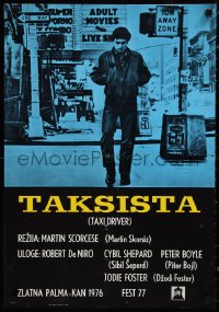 1k0587 TAXI DRIVER Yugoslavian 19x28 1977 Robert De Niro walking on street, Martin Scorsese!