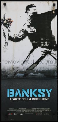 1r0628 BANKSY & THE RISE OF OUTLAW ART Italian locandina 2020 art of rioter 'throwing' flowers!