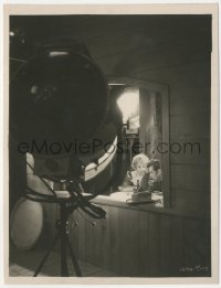 1t2331 SPOILERS candid 8x10 key book still 1930 cool image of Gary Cooper & Kay Johnson w/set lights!