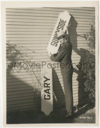 1t2339 TEXAN candid 8x10 key book still 1930 Gary Cooper replacing Sunnyside sign with Gary sign!