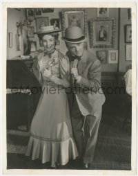 1t2382 YANKEE DOODLE DANDY 8x10.25 still 1942 great posed portrait of James Cagney & Joan Leslie!