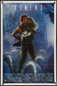 1t0734 ALIENS 1sh 1986 James Cameron sci-fi sequel, Sigourney Weaver as Ripley carrying Carrie Henn!