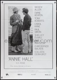 1t1541 ANNIE HALL Italian 1p R2018 full-length Woody Allen & Diane Keaton in a nervous romance!