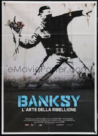 1t1544 BANKSY & THE RISE OF OUTLAW ART Italian 1p 2020 great art of rioter throwing flowers!