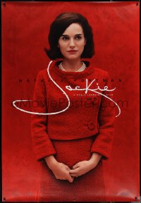 1w0048 JACKIE DS bus stop 2016 great image of Natalie Portman in the title role as Jacqueline Kennedy!