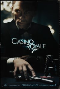 1w0831 CASINO ROYALE int'l Spanish language teaser DS 1sh 2006 Craig as Bond at poker table with gun!