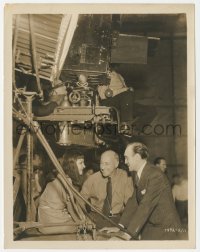 1y1849 CLEOPATRA candid 8x10.25 still 1934 Cecil B. DeMille, Claudette Colbert & visitor on set!