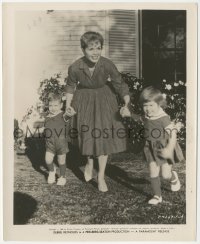 1y1867 DEBBIE REYNOLDS/CARRIE FISHER 8x10 still 1960 wonderful image of mom, daughter & son Todd!