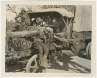 1y2122 WINGS candid 8x10 still 1927 bad truck driver Clara Bow giving soldier actors a lift!