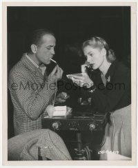 2b1721 DARK PASSAGE candid 8.25x10 still 1947 Humphrey Bogart smoking while Lauren Bacall phones!