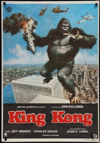 2c0449 KING KONG Spanish 1976 John Berkey art of the BIG Ape standing on the Twin Towers!