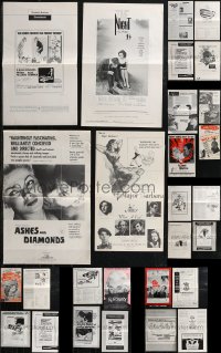 2d0503 LOT OF 32 UNCUT PRESSBOOKS 1940s-1960s advertising for a variety of different movies!