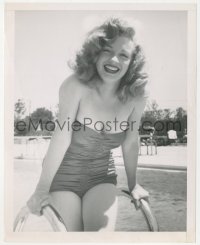 2f1955 MARILYN MONROE 7.25x9 news photo 1949 the sexy actress in swimsuit by Weegee for Love Happy!
