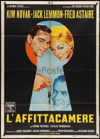 2f0083 NOTORIOUS LANDLADY Italian 1p 1962 different art of Kim Novak, Lemmon & Astaire in keyhole!