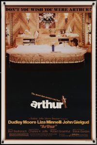 2g1038 ARTHUR style B 1sh 1981 image of drunken Dudley Moore in huge bath tub w/martini!