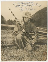 2h0736 FESS PARKER signed deluxe 7.25x9.25 still 1950s great portrait as Davy Crockett with rifle!