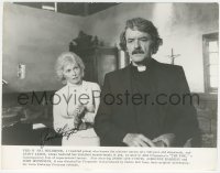 2h0801 JANET LEIGH signed 8x10 still 1980 with priest Hal Holbrook in John Carpenter's The Fog!