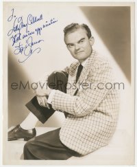2h0970 SPIKE JONES signed 8x10 still 1940s great seated portrait of the City Slickers bandleader!