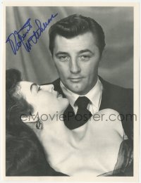 2h0607 ROBERT MITCHUM signed book page 1970s looking his best with sexiest Ava Gardner!