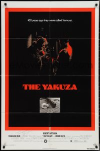 2h0294 YAKUZA signed 1sh 1975 by director Sydney Pollack, great image of Robert Mitchum in Japan!