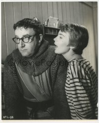 2j1729 MOUSE THAT ROARED 8x10 still 1959 close up of Peter Sellers & pretty Jean Seberg!
