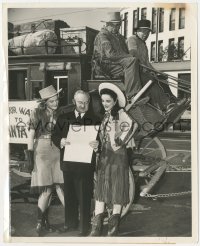 2j1838 SANTA FE TRAIL 8.25x10 still 1940 Alexis Smith & Peggy Diggins with Los Angeles Mayor!
