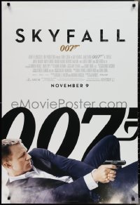 2k1312 SKYFALL advance DS 1sh 2012 November 9 style, Daniel Craig as James Bond on back shooting gun!