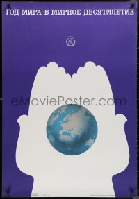 2k0171 YEAR OF PEACE IN A DECADE OF PEACE 26x38 Russian special poster 1986 two hands holding earth!