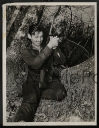 2p1579 CLARK GABLE 4 deluxe 10x13 stills 1937 out hunting after making Parnell & before Saratoga!