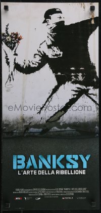 2r0355 BANKSY & THE RISE OF OUTLAW ART Italian locandina 2020 art of rioter 'throwing' flowers!