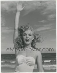 2s0130 MARILYN MONROE deluxe 9.5x12.25 still 1992 at beach with her arm raised by Andre De Dienes!