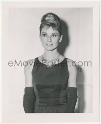 2t1870 BREAKFAST AT TIFFANY'S 8.25x10 still 1961 beautiful Audrey Hepburn c/u with diamond jewelry!