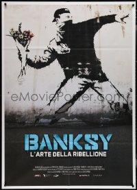2t0084 BANKSY & THE RISE OF OUTLAW ART Italian 1p 2020 great art of rioter throwing flowers!