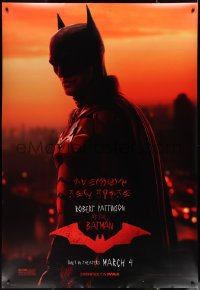 2w0108 BATMAN 3 DS bus stops 2022 Pattinson in title role as the Caped Crusader, Kravitz as Catwoman!