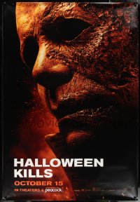 2w0092 HALLOWEEN KILLS DS bus stop 2021 Jamie Lee Curtis, super close-up Michael Myers!