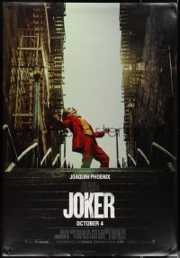 2w0093 JOKER DS bus stop 2019 Joaquin Phoenix as the DC Comics villain at the top of the steps!