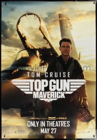 2w0105 TOP GUN: MAVERICK DS bus stop 2021 Naval aviator pilot Tom Cruise with F18 Super Hornet!
