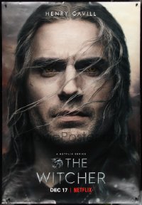 2w0106 WITCHER TV DS bus stop 2019 great super close-up of Henry Cavill in the title role!