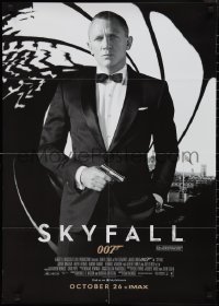 2w0475 SKYFALL English 23x33 2012 Daniel Craig as Bond 007 in tux with gun, different & ultra rare!
