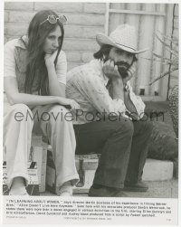 2y1757 ALICE DOESN'T LIVE HERE ANYMORE candid 7.5x9.5 still 1975 Martin Scorsese & producer Weintraub!